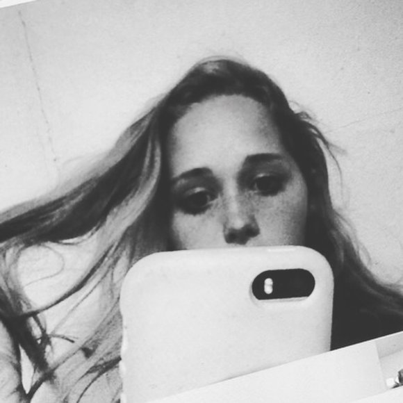 Meet your Posher, Claire - Picture 3 of 4